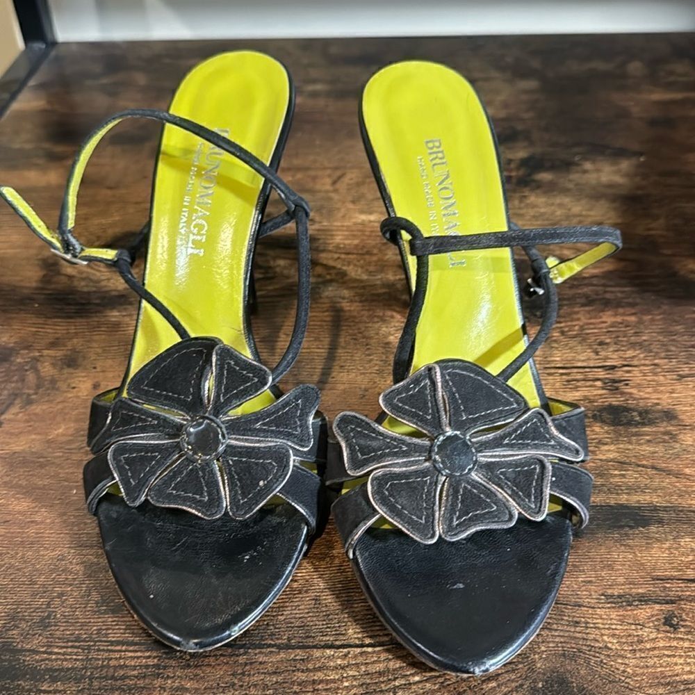 Bruno Magli Black Petal design peep toe heels size 6.5